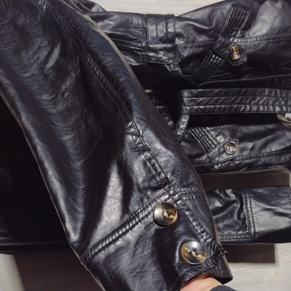 Gorgeous Vintage Leather Jacket - Picture 13 of 17